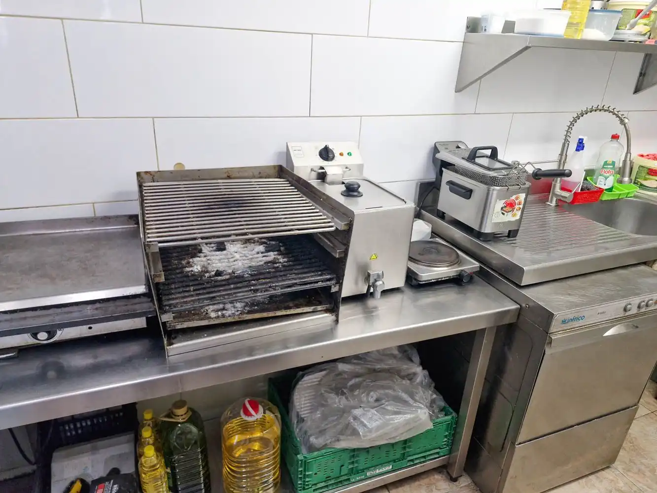 Cocina de Local de alquiler en Zaragoza con Aire acondicionado y Amueblado