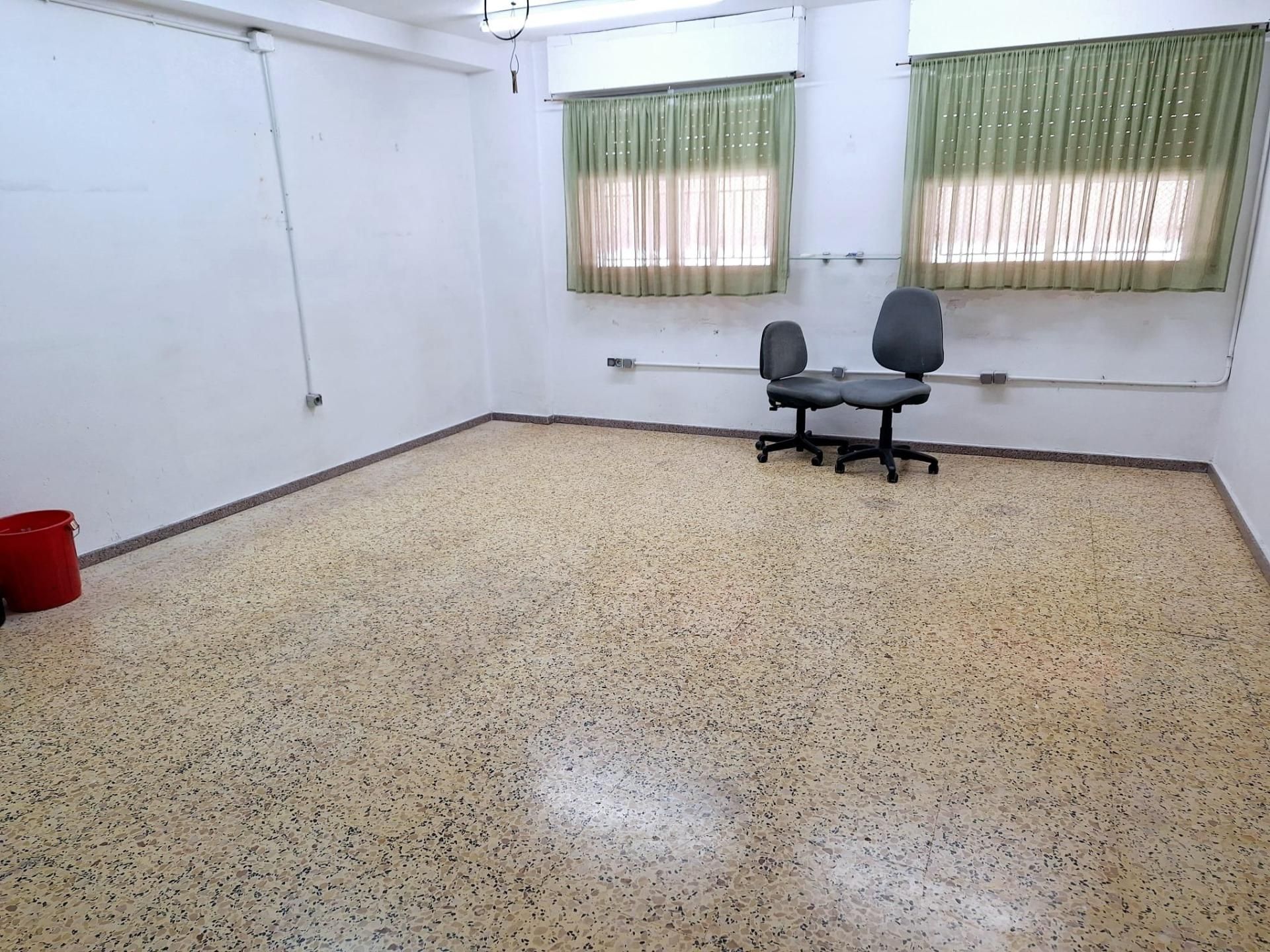 Premises for sale in Villena  with Air Conditioner