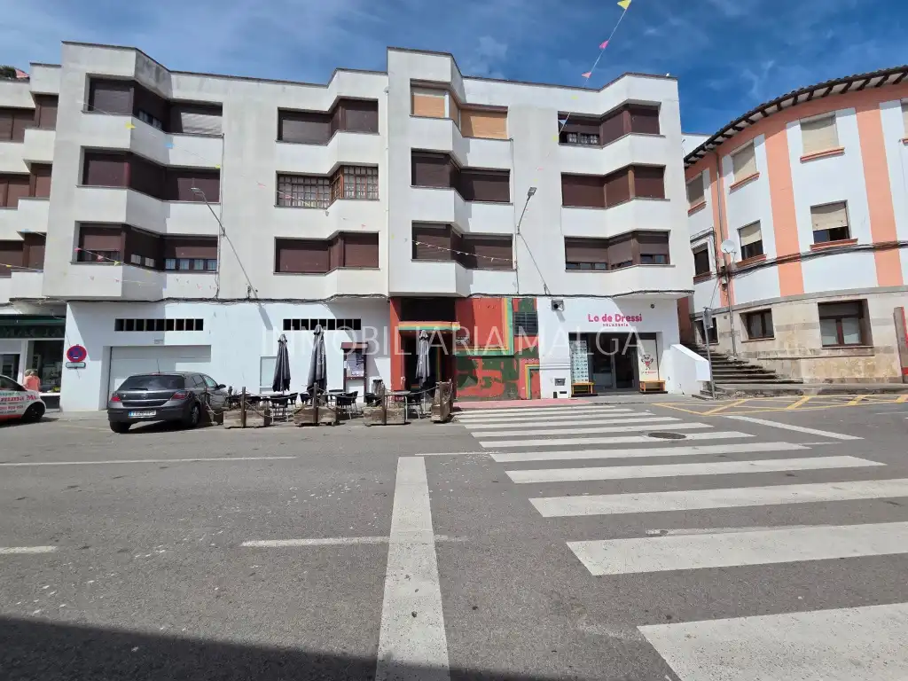 Vista exterior de Pis en venda en Colunga amb Calefacció, Parquet i Moblat