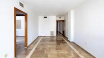 Pis en venda en  Granada Capital amb Calefacció, Parquet i Terrassa