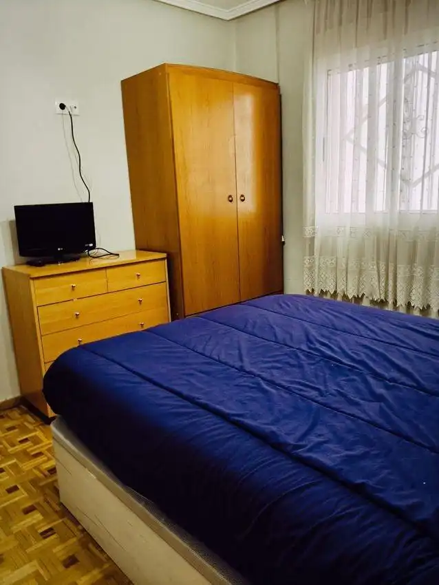 Dormitori de Pis en venda en Burgos amb Calefacció i Moblat