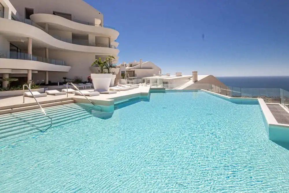 Piscina de Ático en venta en Benalmádena con Jardín privado, Alarma y Piscina comunitaria