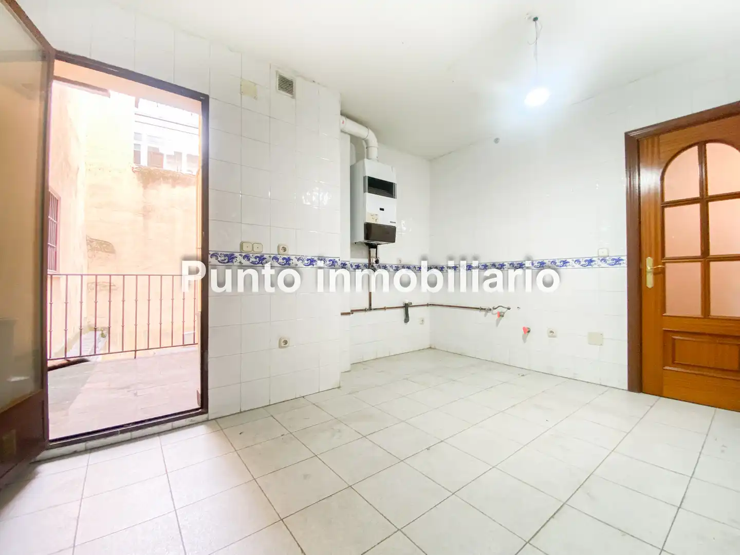 Kitchen of Flat for sale in Valladolid  with Heating, Parquet flooring and Terrace