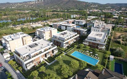 Vista exterior de Pis en venda en Castell-Platja d'Aro amb Aire condicionat, Terrassa i Piscina