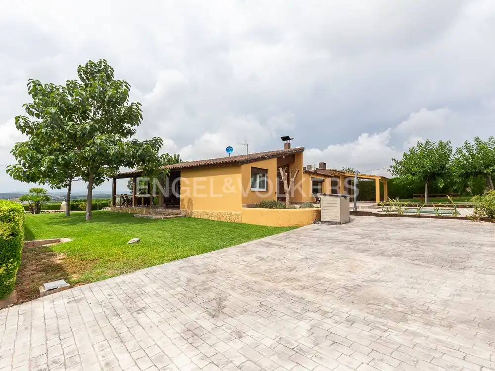 Vista exterior de Casa o chalet de alquiler en Torrent con Aire acondicionado, Calefacción y Jardín privado