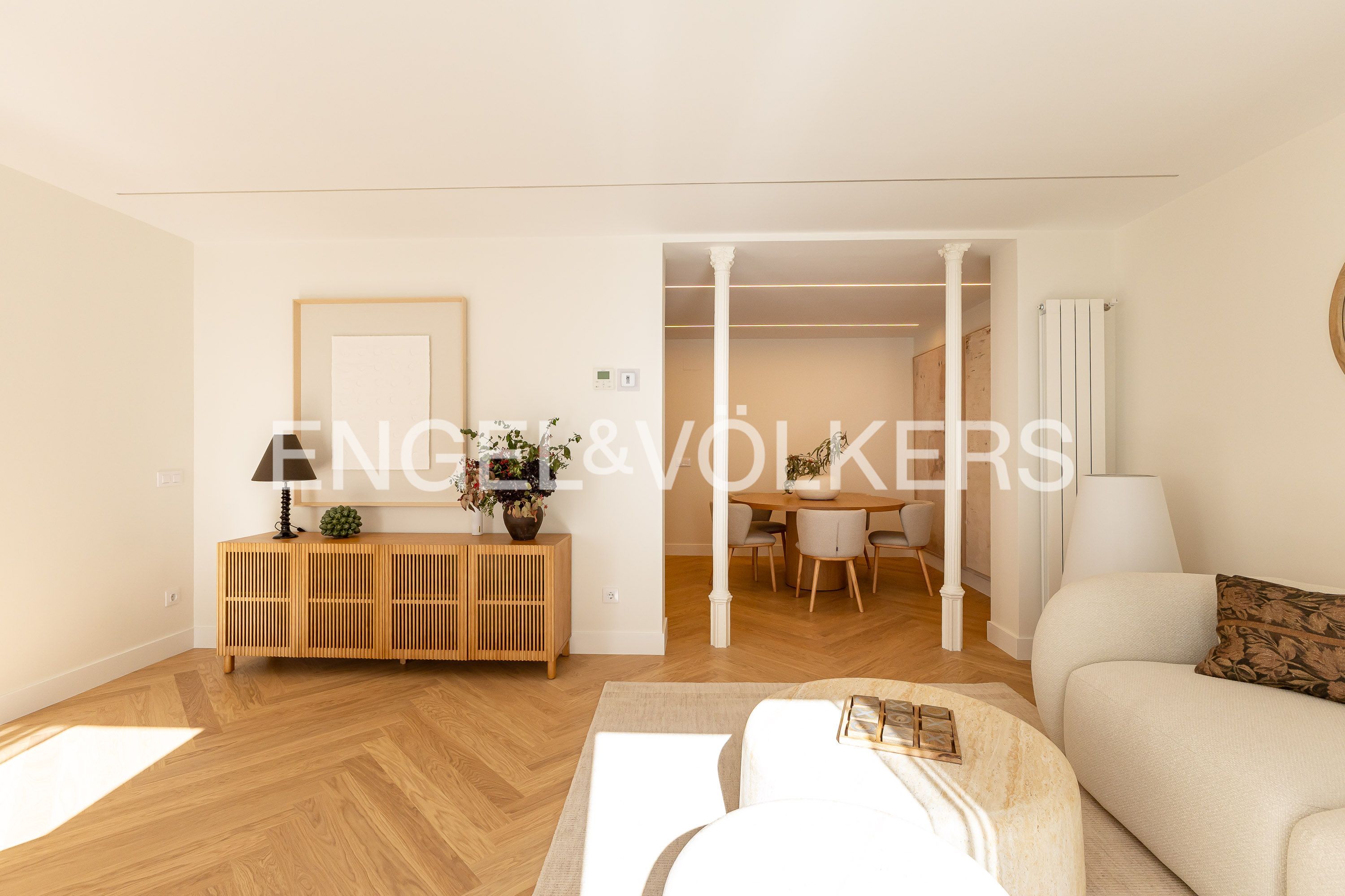 Living room of Flat for sale in  Madrid Capital  with Air Conditioner, Heating and Furnished