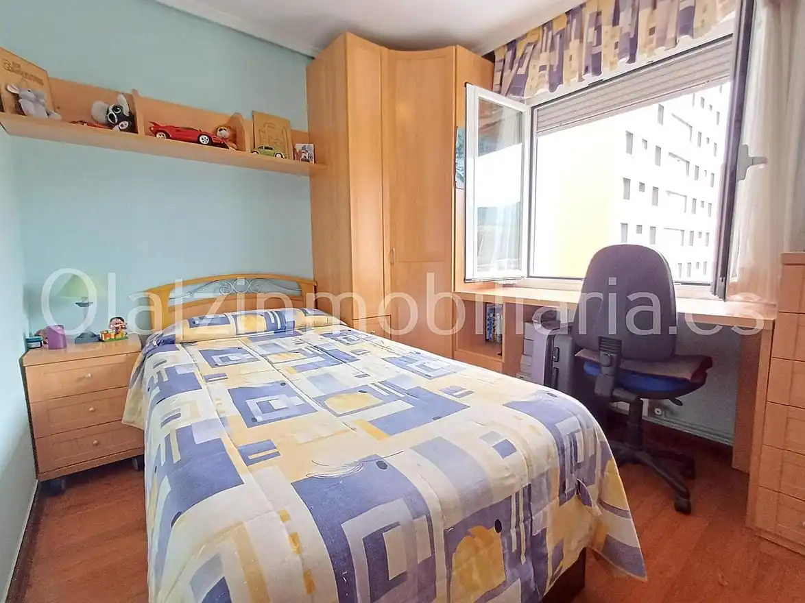 Bedroom of Flat for sale in Bilbao   with Heating, Terrace and Balcony