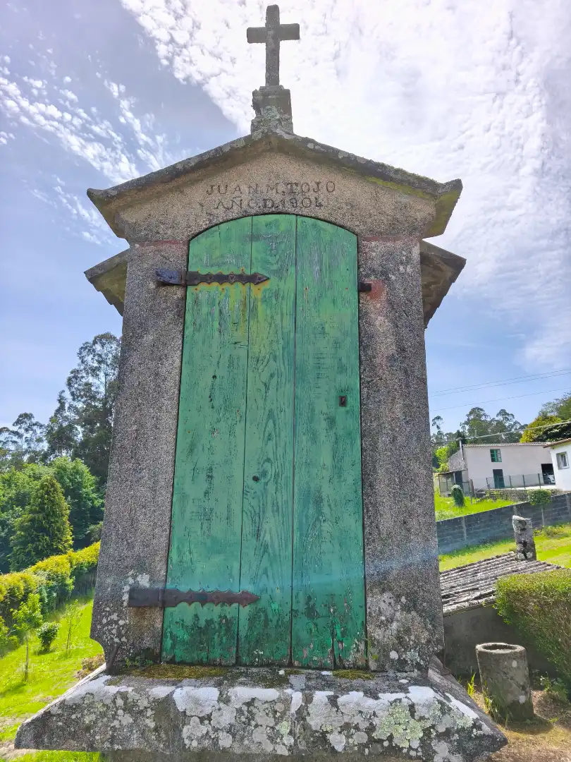 Vista exterior de Casa o xalet en venda en Santiago de Compostela  amb Jardí privat, Terrassa i Traster