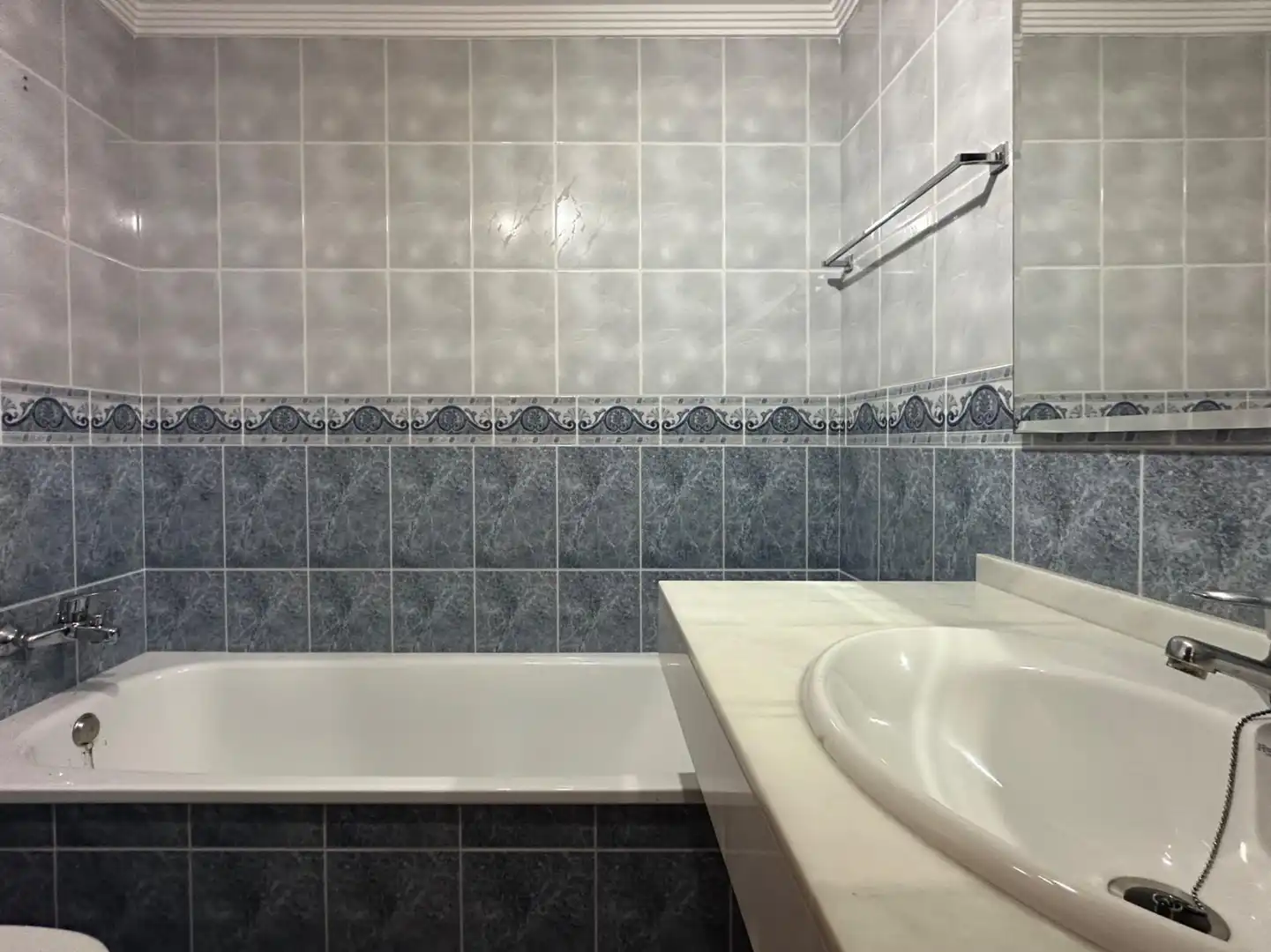 Bathroom of Flat for sale in Monda  with Air Conditioner, Balcony and Community pool