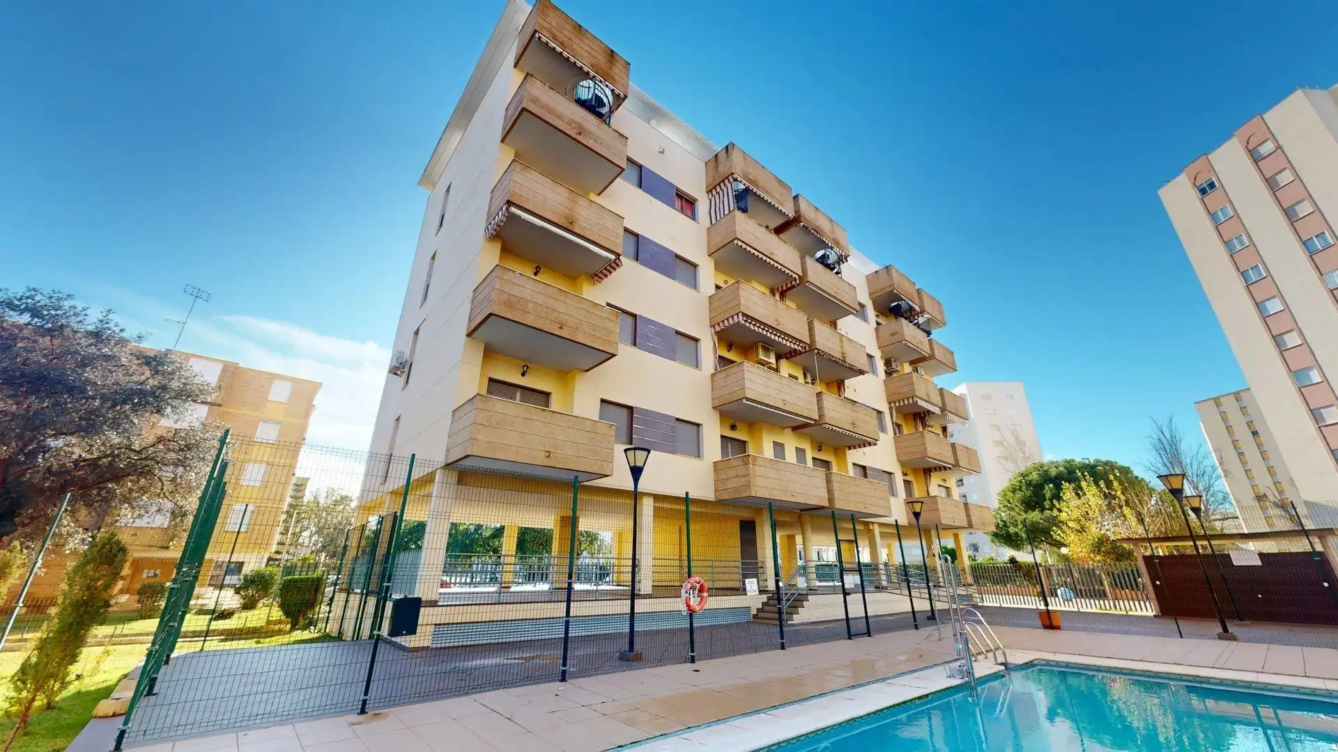 Vista exterior de Pis en venda en Isla Cristina amb Jardí privat, Terrassa i Traster