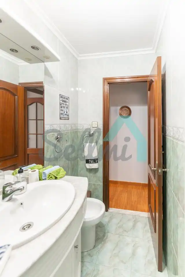 Bathroom of Flat for rent in Avilés  with Terrace and Furnished