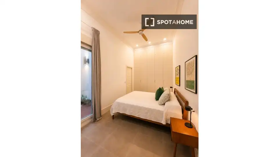 Dormitori de Apartament per a compartir en Sevilla amb Aire condicionat, Terrassa i Moblat