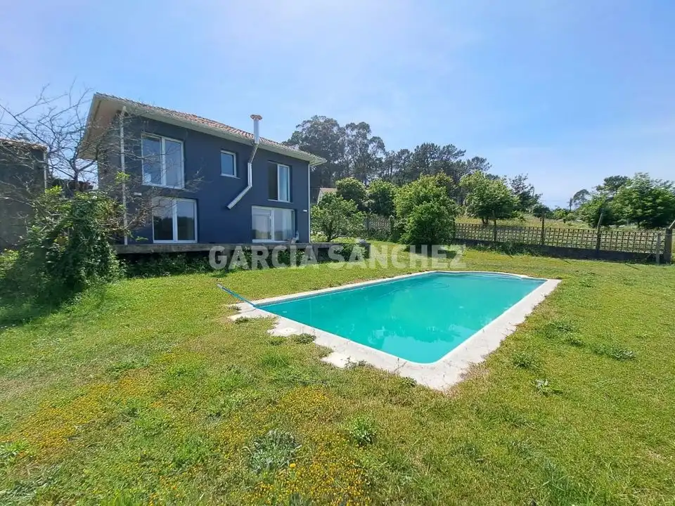 Garden of Houses for sale in Boiro  with Furnished