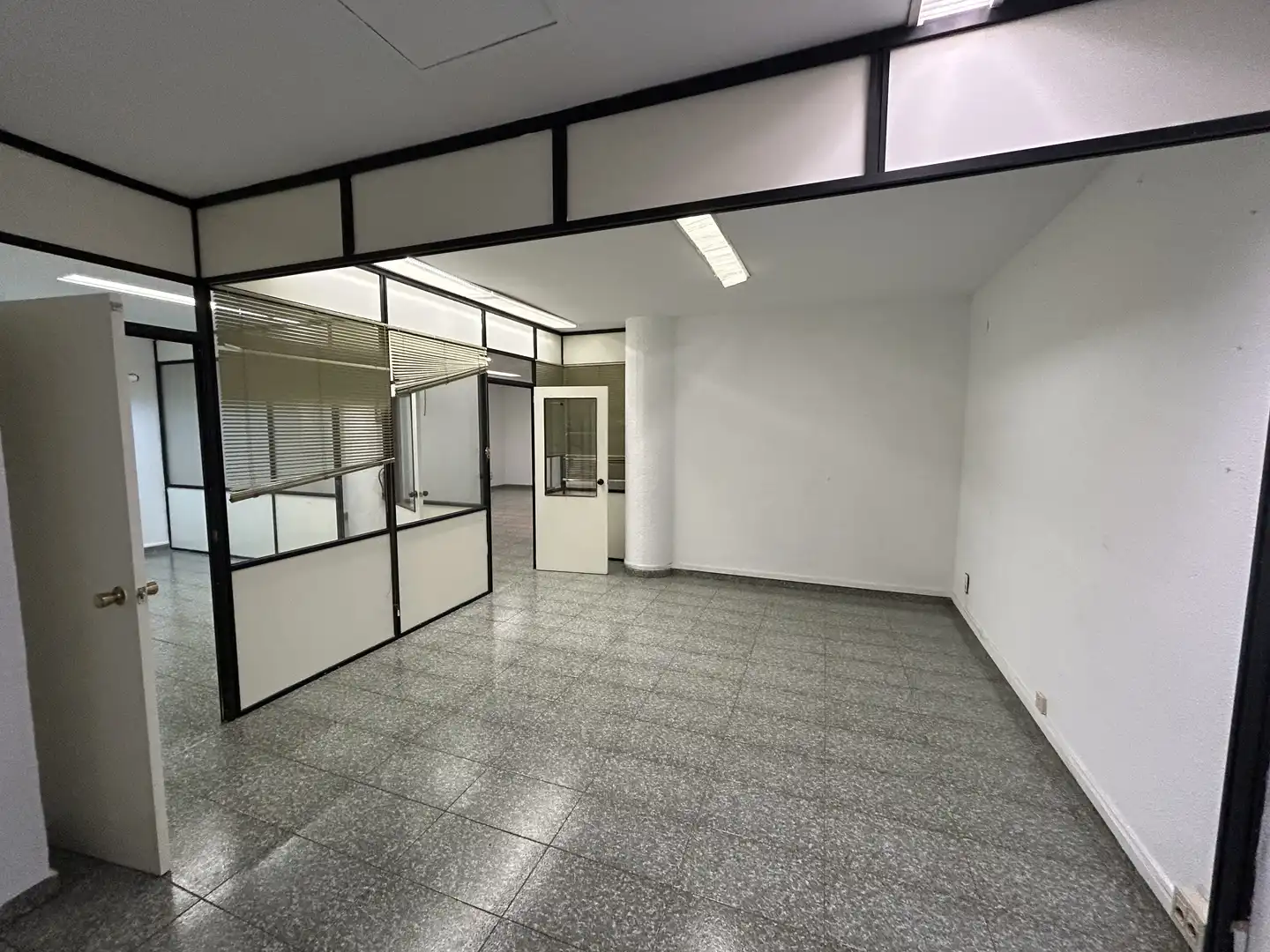 Geschaftsraum zum Verkauf in Zaragoza