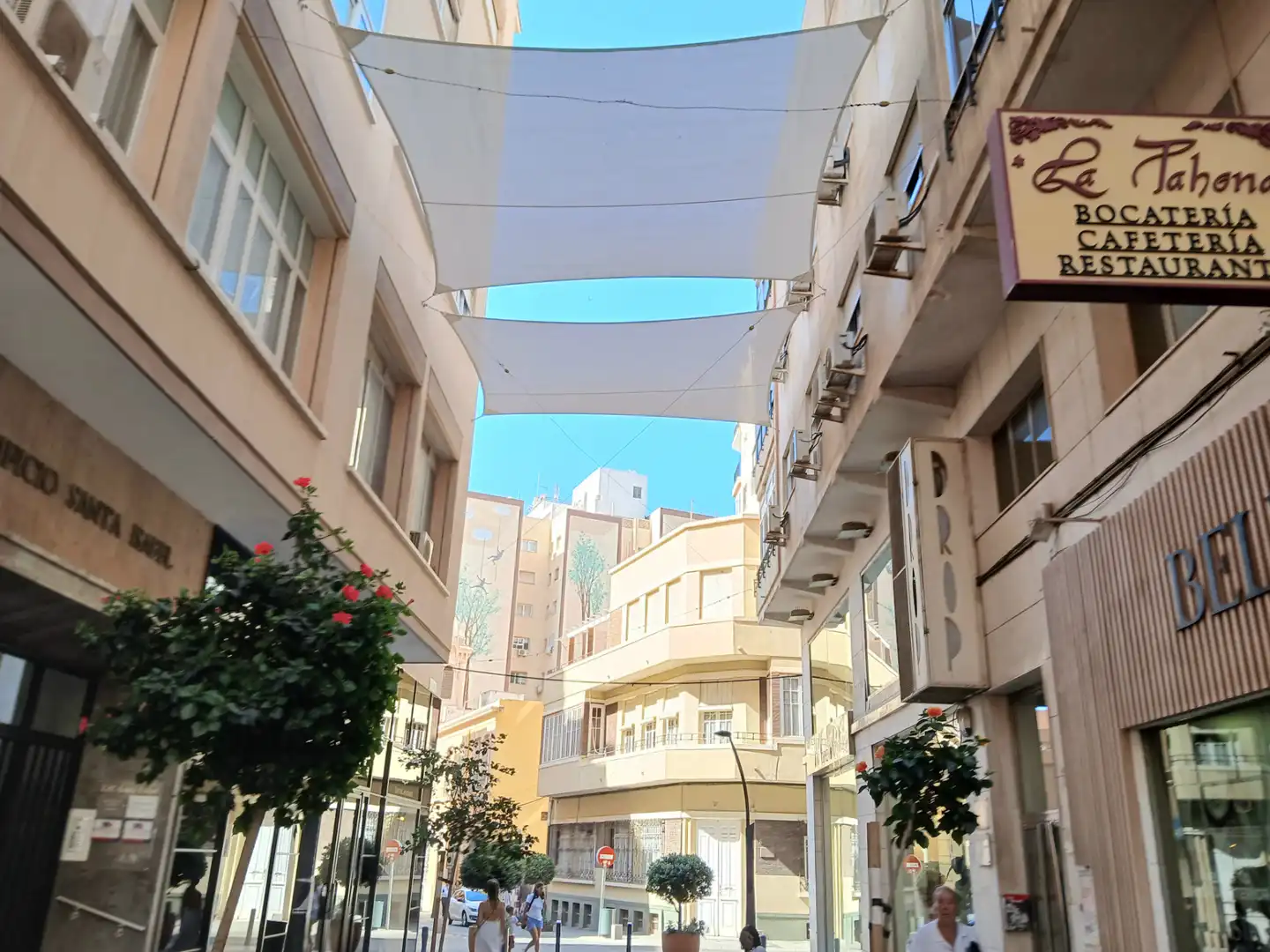 Vista exterior de Piso en venta en Almería con Aire acondicionado, Trastero y Amueblado