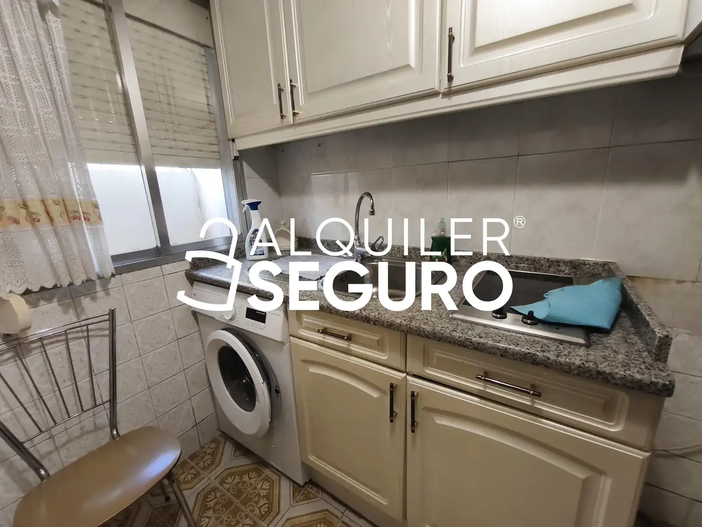 Cuina de Pis de lloguer en Zaragoza amb Aire condicionat, Calefacció i Moblat