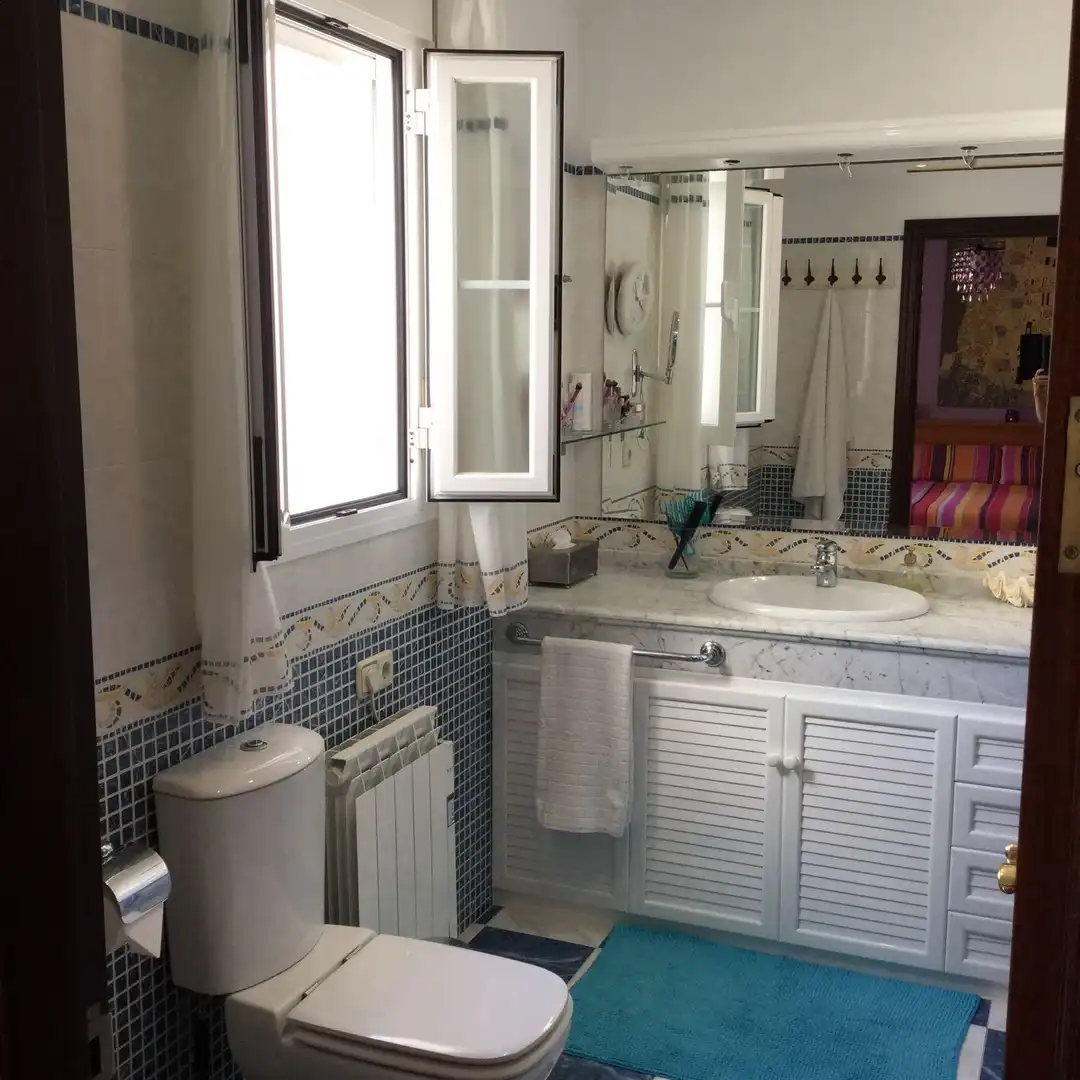 Bany de Casa o xalet en venda en Arcos de la Frontera amb Aire condicionat, Terrassa i Traster