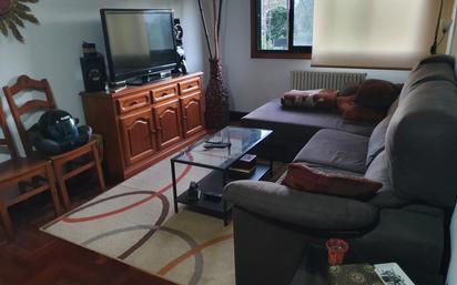 Living room of Flat for sale in Vigo   with Heating, Parquet flooring and Furnished