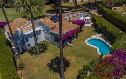 Jardí de Casa o xalet en venda en Marbella amb Aire condicionat, Terrassa i Piscina