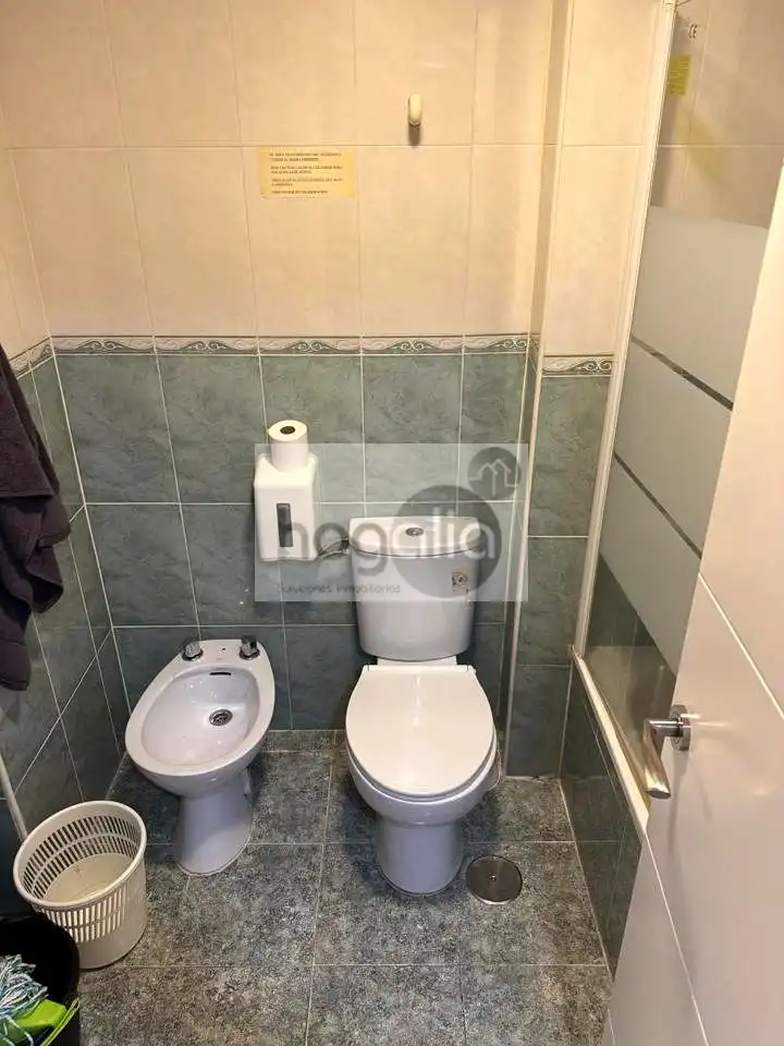 Badezimmer von Wohnung zur Miete in Sevilla mit Klimaanlage und Möbliert