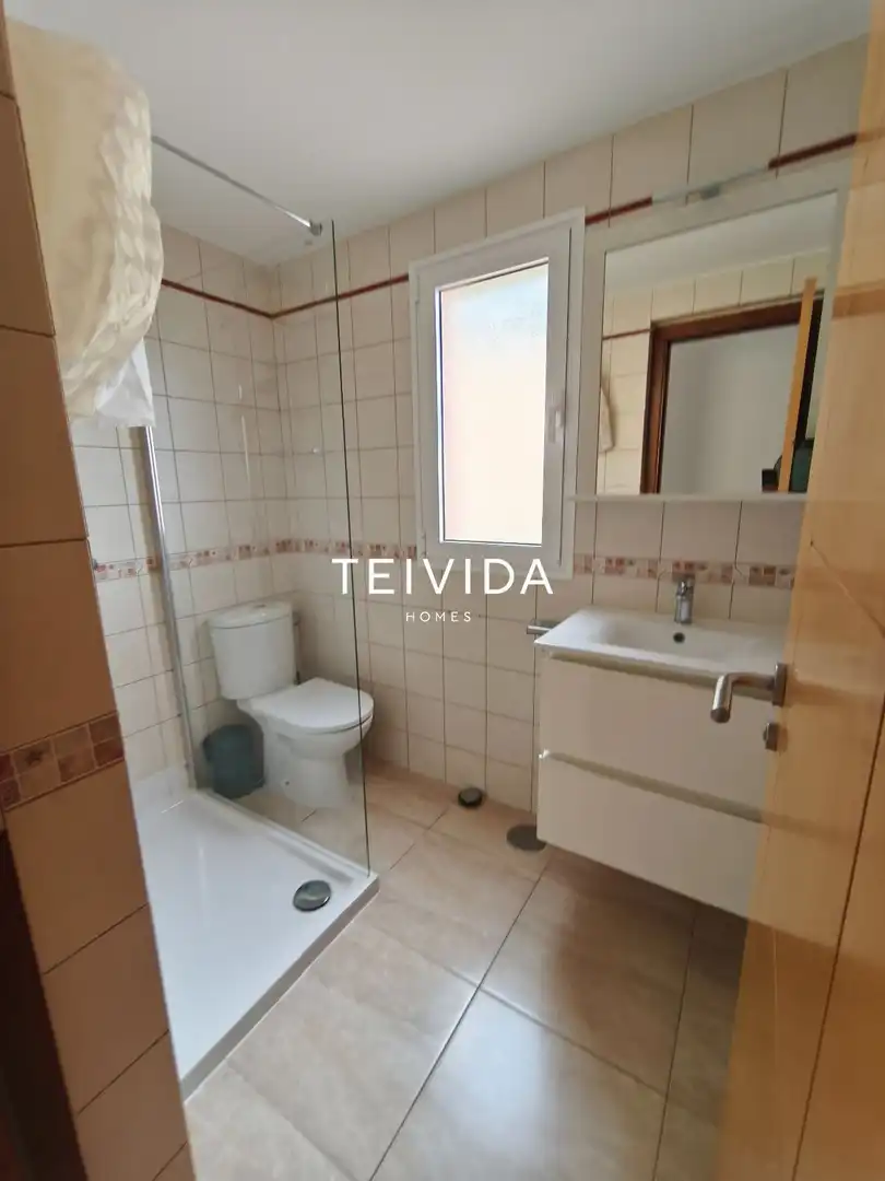 Baño de Casa adosada en venta en Adeje con Aire acondicionado, Terraza y Trastero