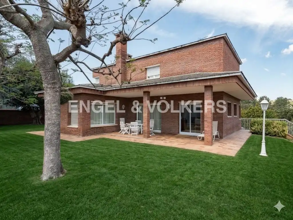 Casa con jardín en venta en Pallejà
