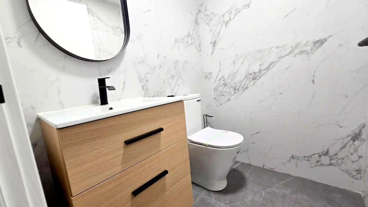 Badezimmer von Wohnung zur Miete in Gandia mit Klimaanlage, Terrasse und Möbliert
