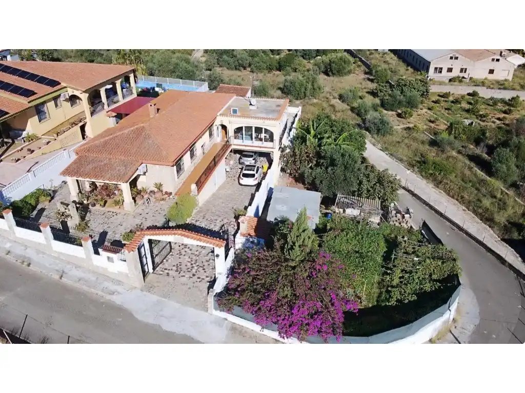 Exterior view of Houses for sale in Potries  with Air Conditioner, Heating and Private garden