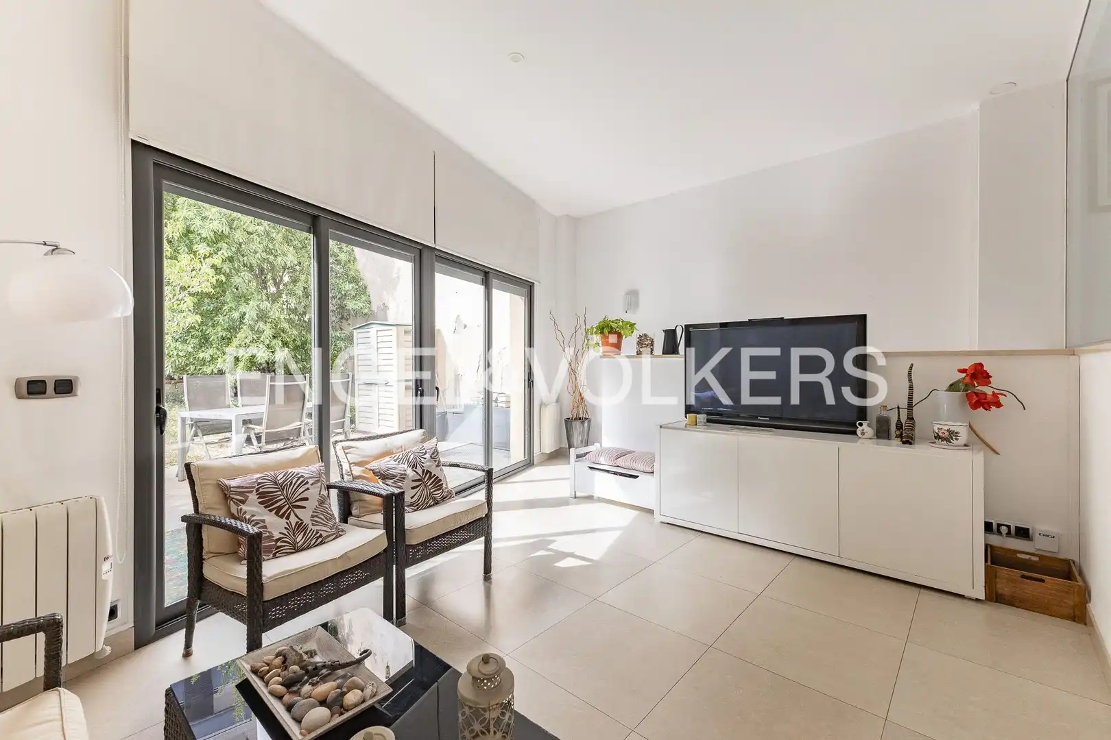 Sala de estar de Casa adosada en venta en Barcelona con Aire acondicionado, Calefacción y Jardín privado