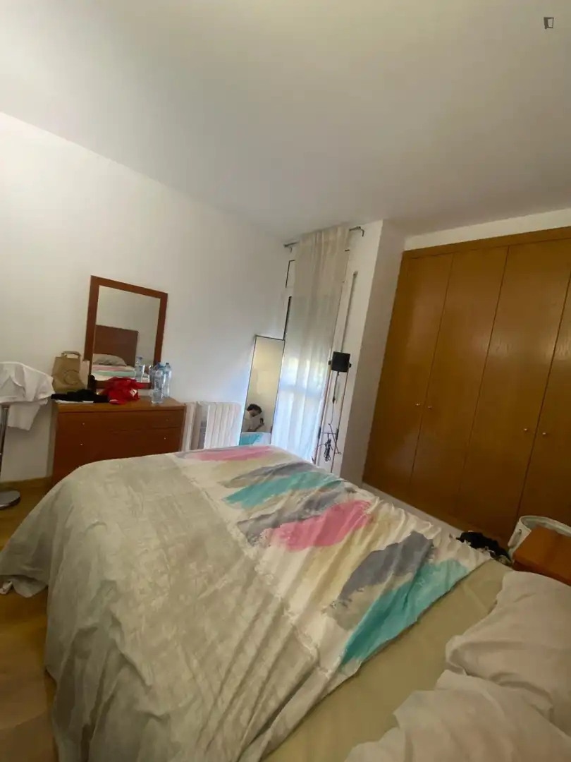 Dormitori de Apartament per a compartir en Barcelona amb Aire condicionat, Calefacció i Moblat