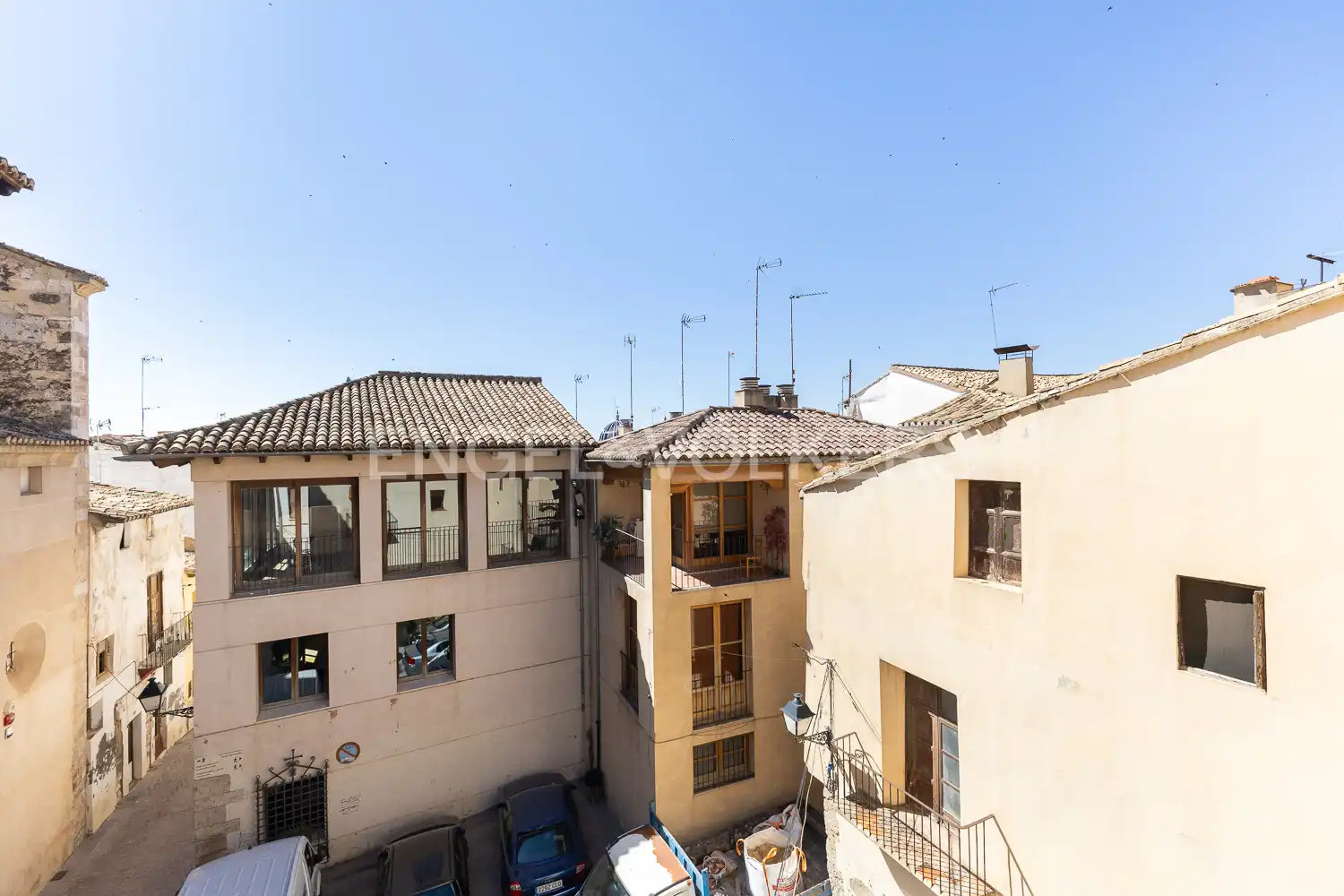 Vista exterior de Casa o xalet en venda en Requena amb Calefacció i Balcó