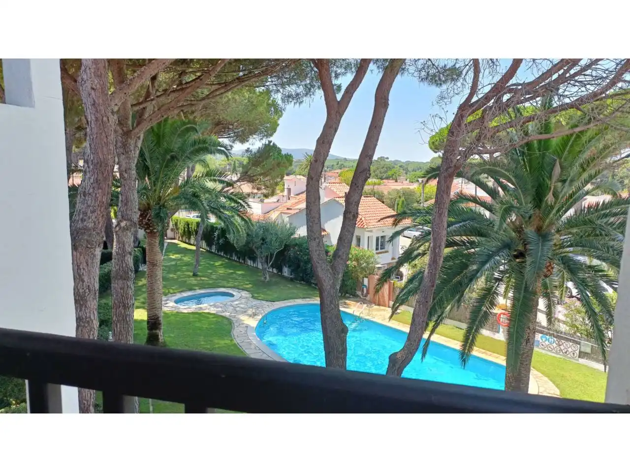 Exterior view of Flat for sale in L'Escala  with Terrace, Furnished and Community pool