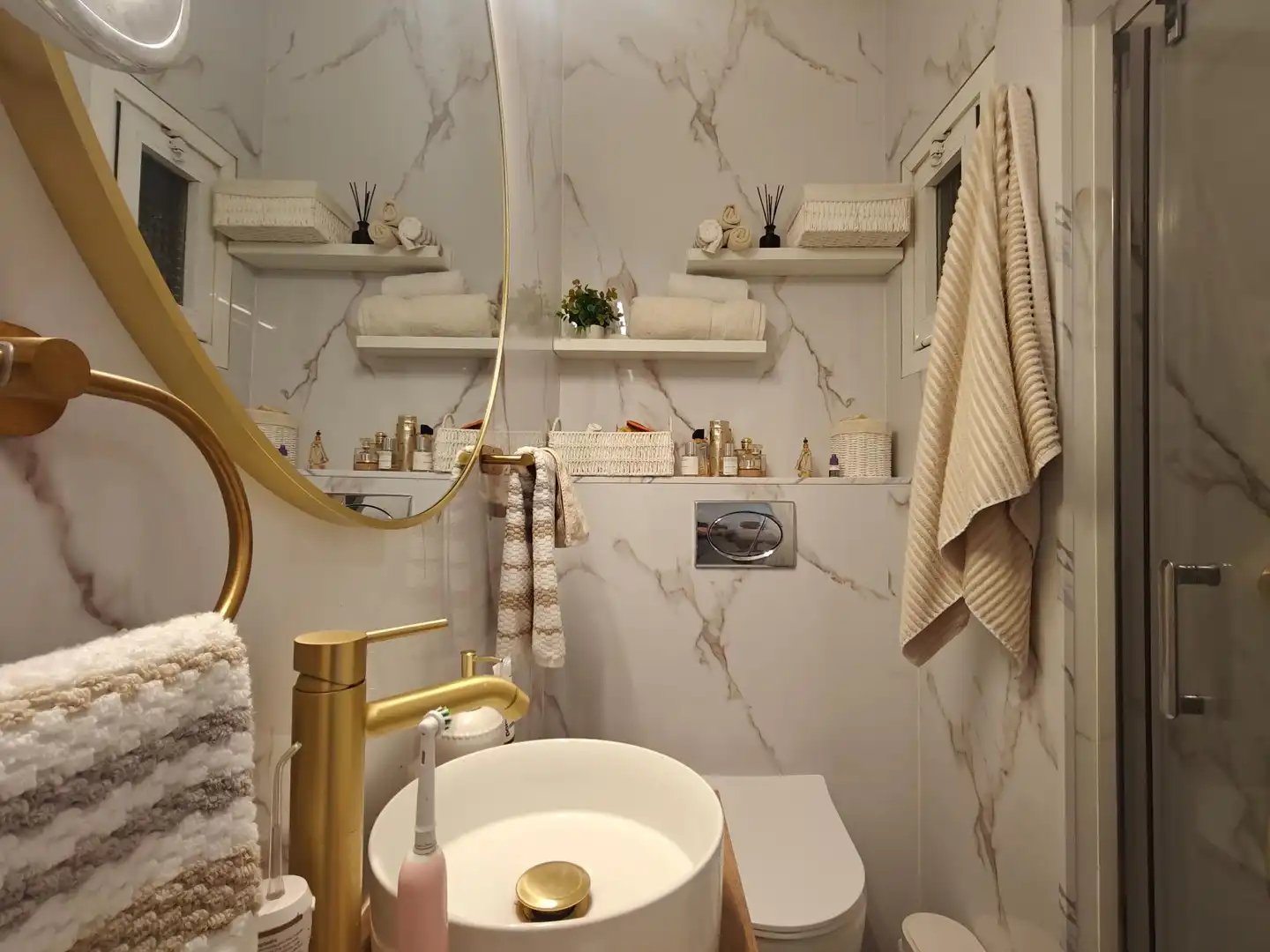 Bathroom of Apartments for sale in Barcelona  with Air Conditioner, Heating and Storage room