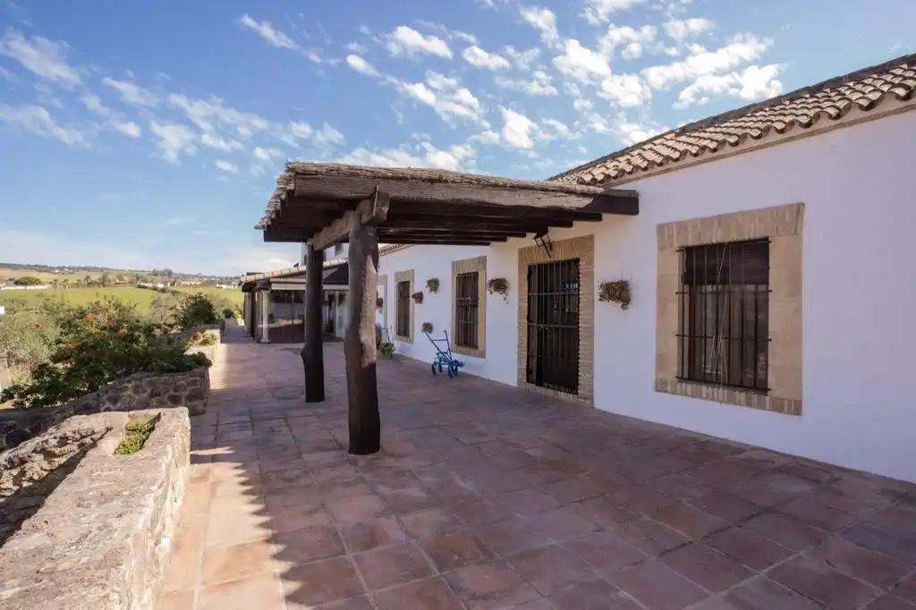 Vista exterior de Finca rústica en venda en Arcos de la Frontera amb Calefacció, Terrassa i Traster