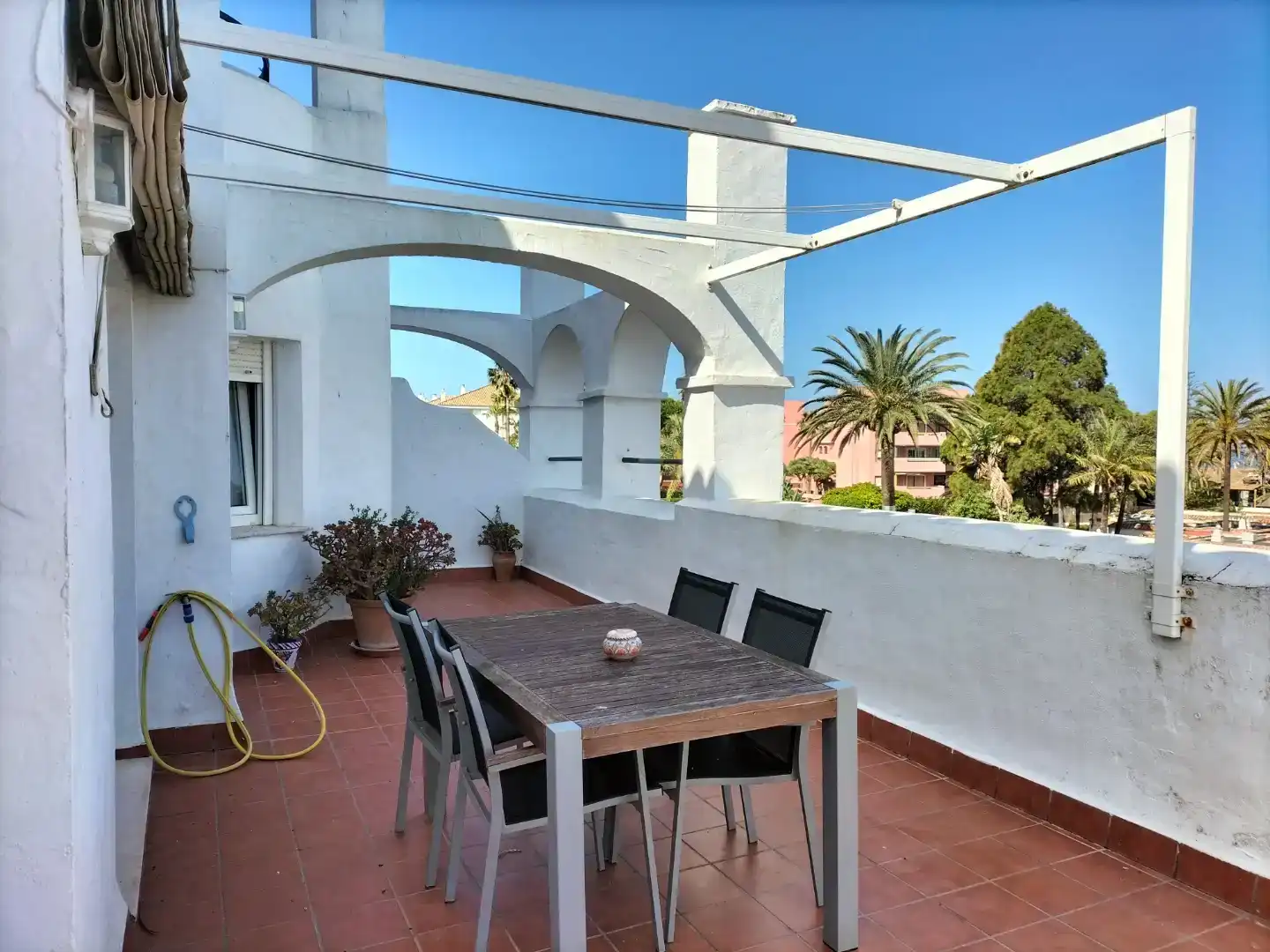 Terrassa de Pis de lloguer en Zahara de los Atunes amb Aire condicionat, Piscina i Moblat