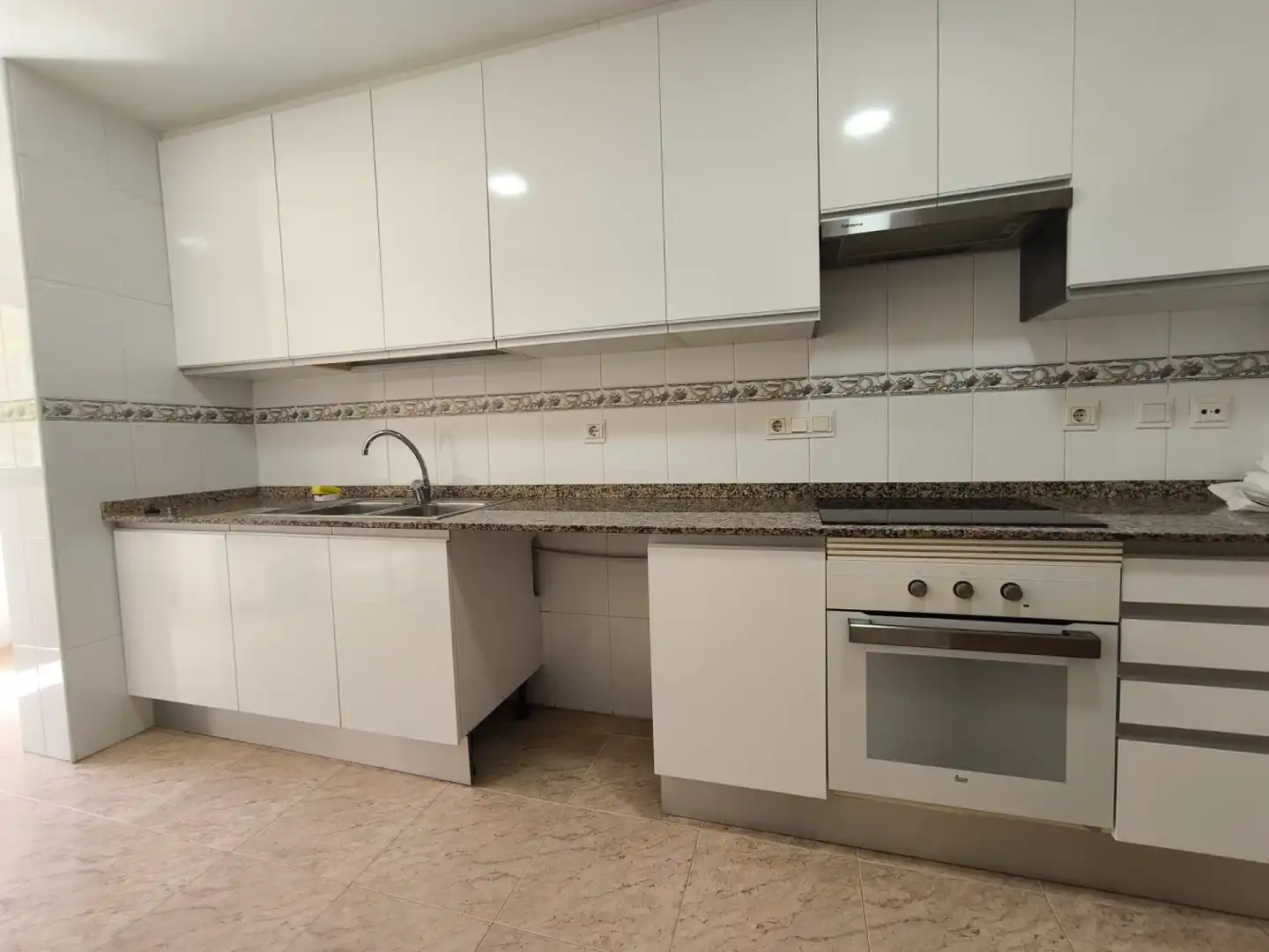 Cuina de Pis en venda en Murcia amb Aire condicionat, Calefacció i Terrassa