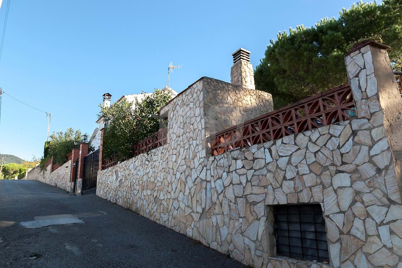 Exterior view of House or chalet for sale in Sant Cebrià de Vallalta