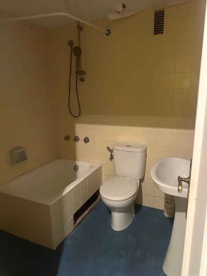 Badezimmer von Wohnung zum Verkauf in Oviedo  mit Heizung, Parkett und Terrasse
