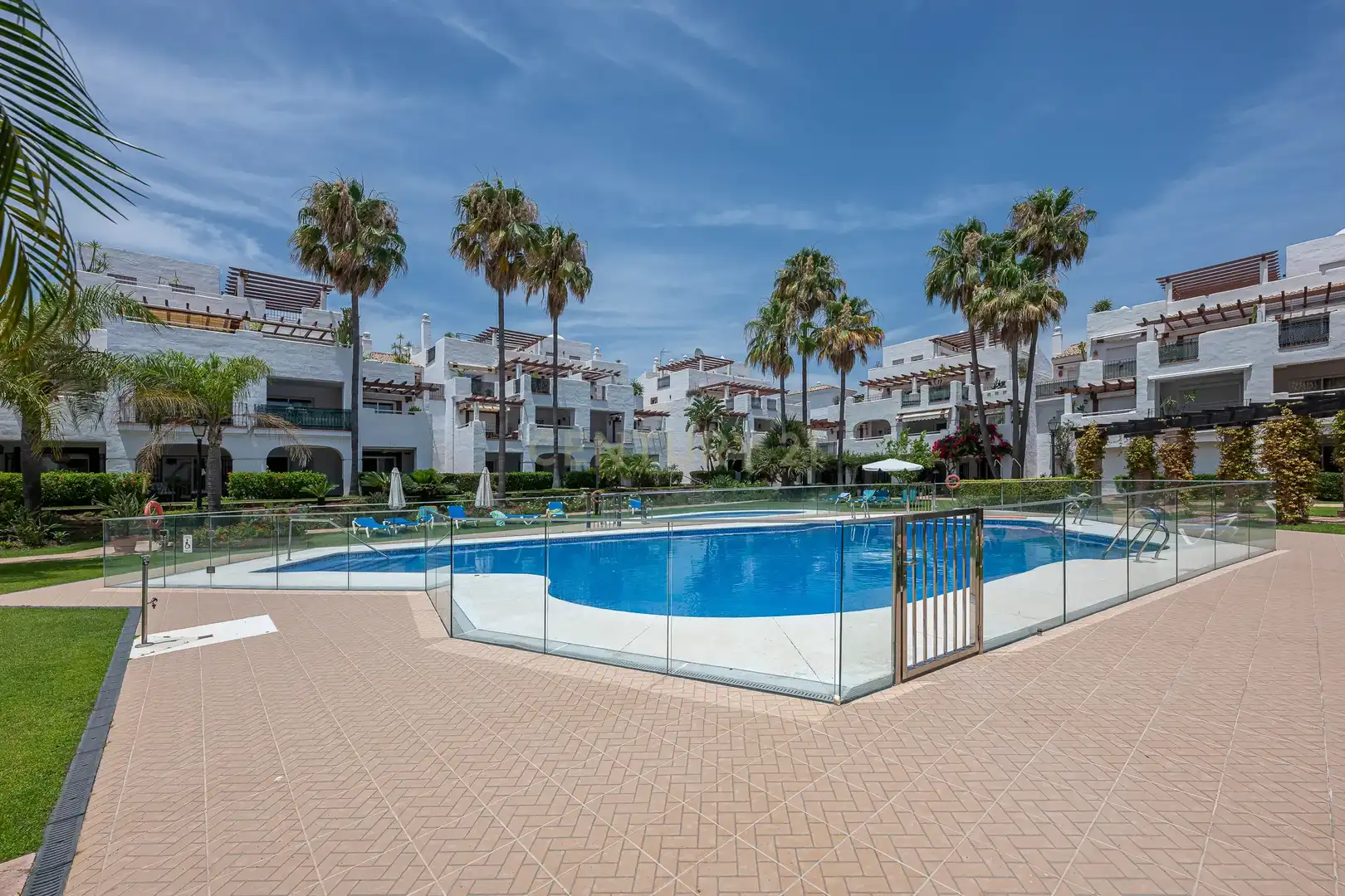 Piscina de Apartamento en venta en Marbella con Aire acondicionado, Jardín privado y Trastero