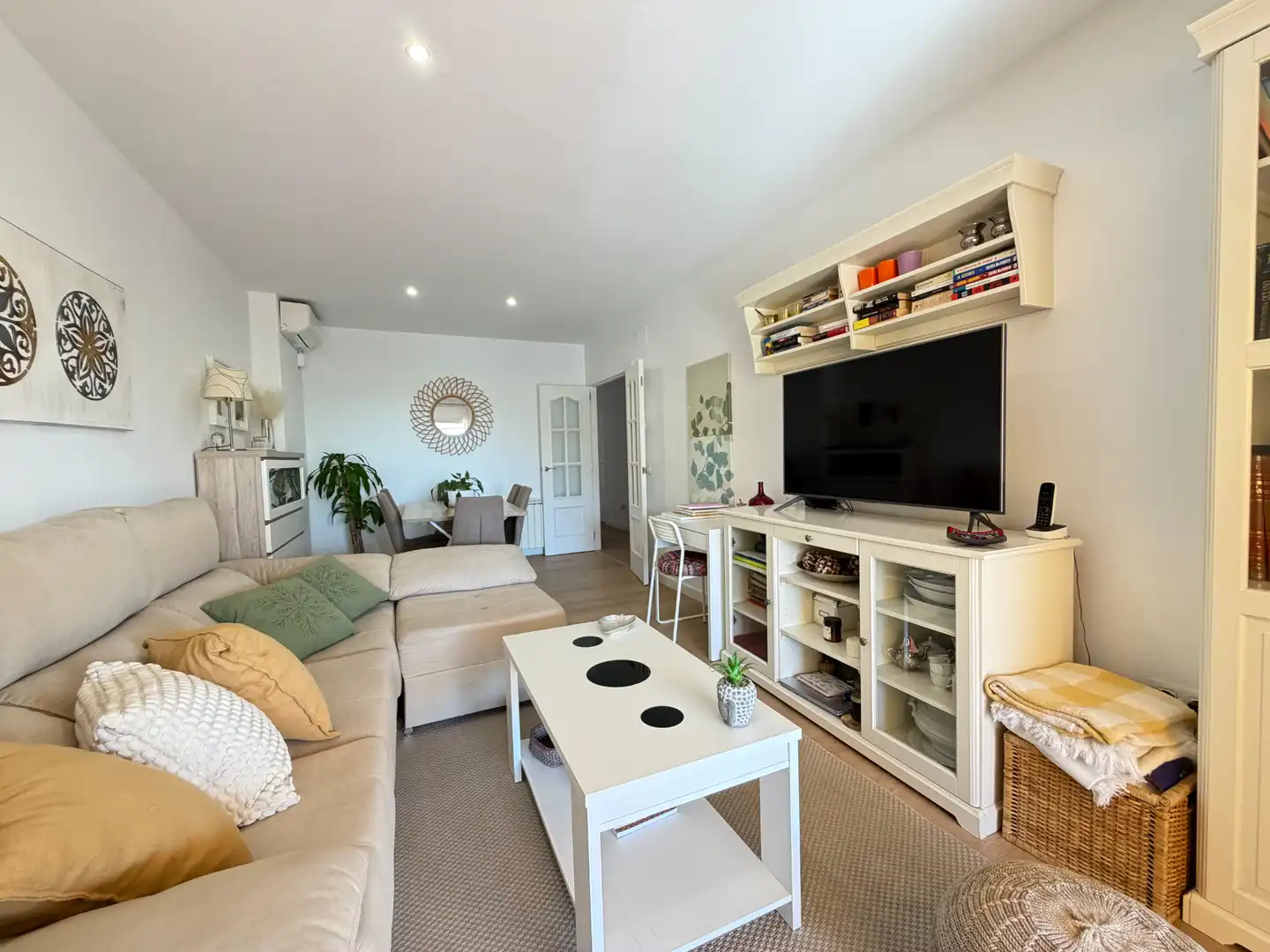 Sala d'estar de Apartament en venda en Roses amb Aire condicionat, Calefacció i Parquet