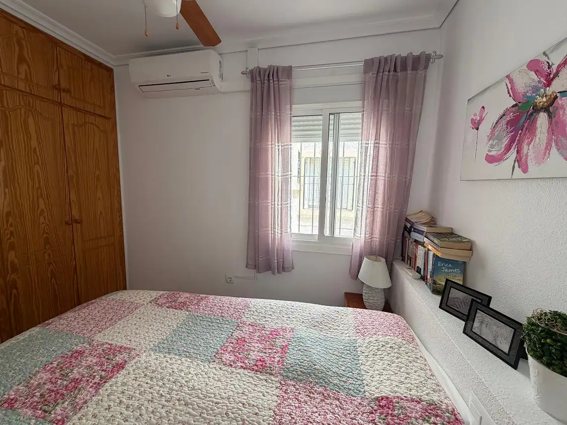 Habitación de Casa adosada en venta en Santa Pola con Aire acondicionado, Terraza y Amueblado