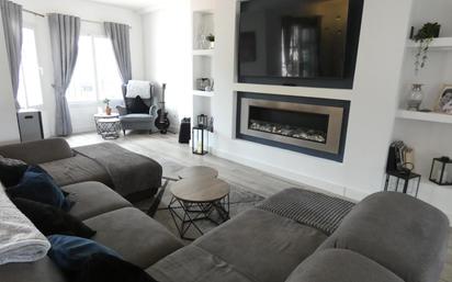 Living room of Single-family semi-detached for sale in Alhaurín de la Torre  with Air Conditioner, Heating and Private garden