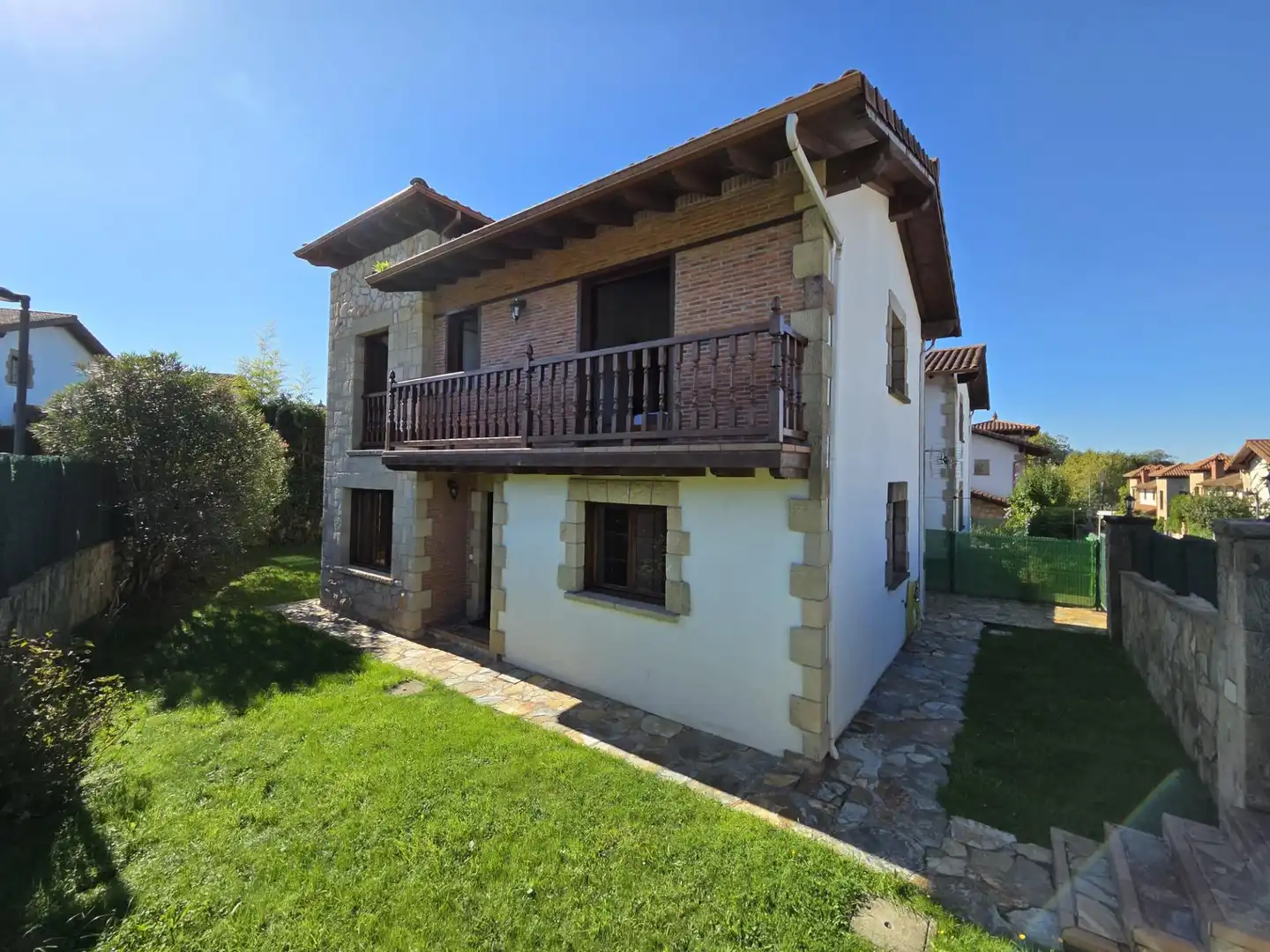 Vista exterior de Casa adosada en venda en Ribamontán al Monte amb Calefacció, Jardí privat i Terrassa
