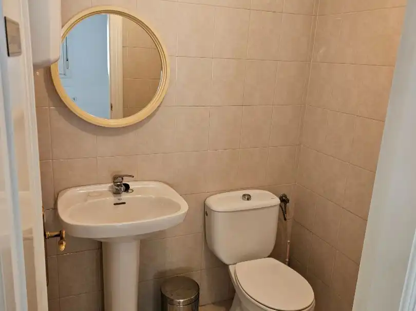 Bany de Oficina de lloguer en Adra amb Aire condicionat, Calefacció i Balcó
