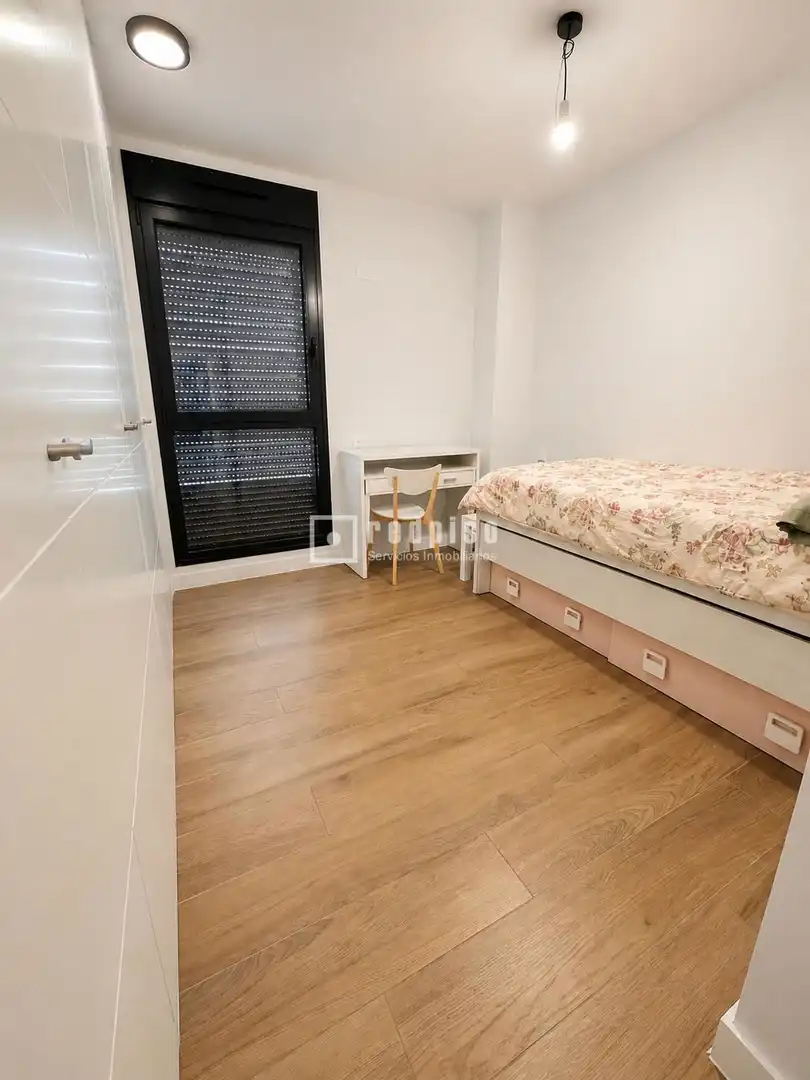 Habitación de Piso de alquiler en Alcobendas con Aire acondicionado, Calefacción y Jardín privado