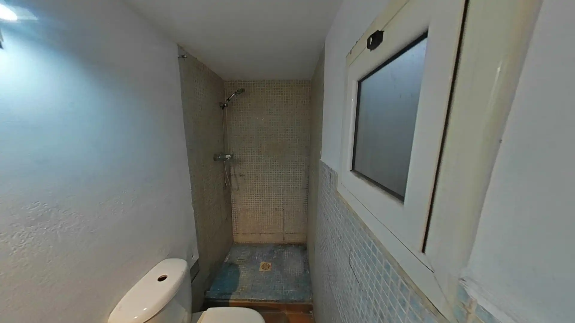 Badezimmer von Wohnungen zum Verkauf in Badalona