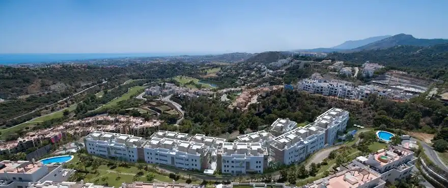 Vista exterior de Apartament de lloguer en Benahavís amb Aire condicionat, Calefacció i Jardí privat