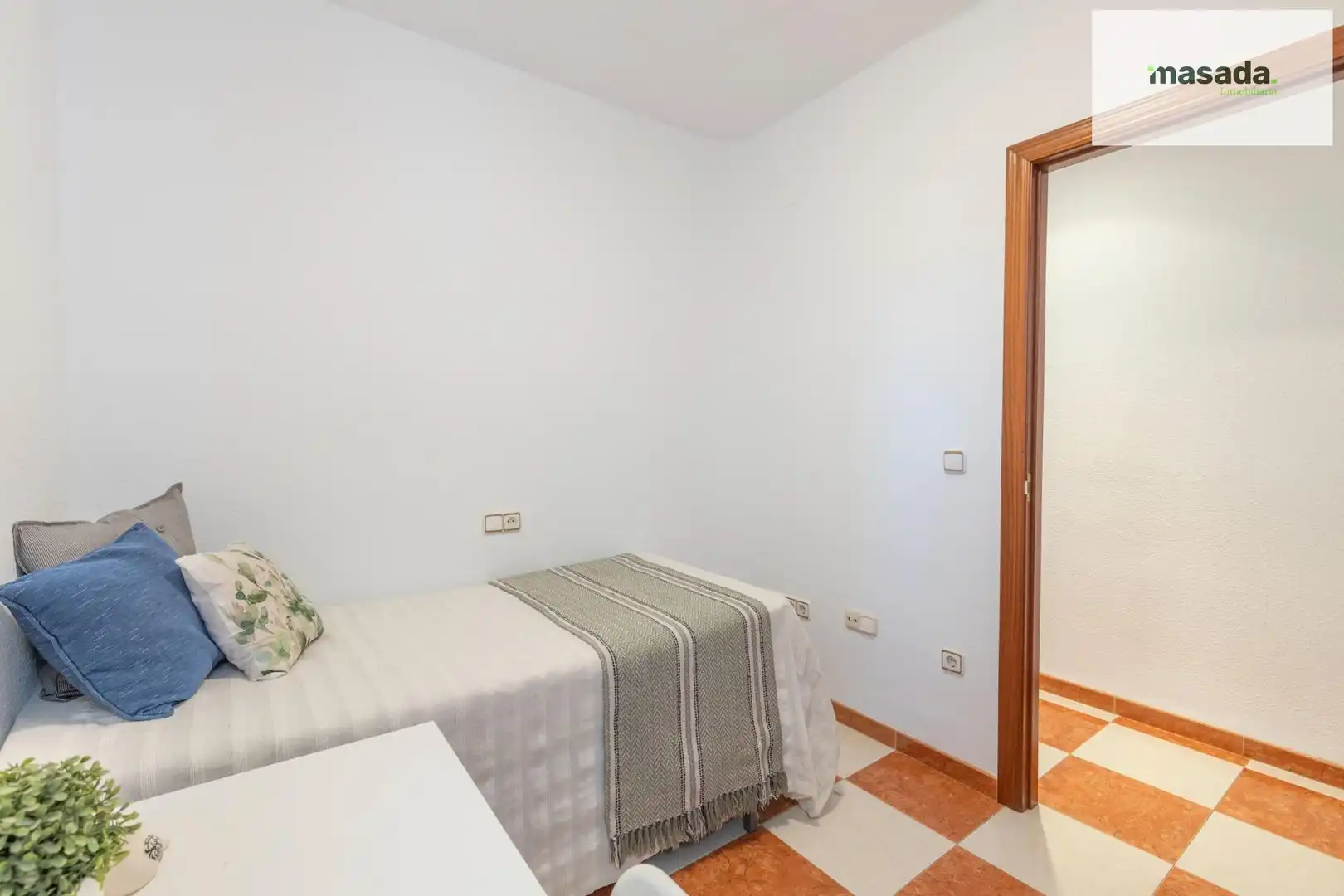 Habitación de Piso en venta en Granada con Terraza y Amueblado