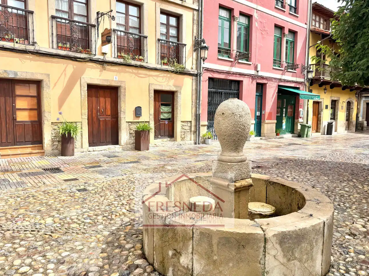 Außenansicht von Gebäude zum Verkauf in Avilés