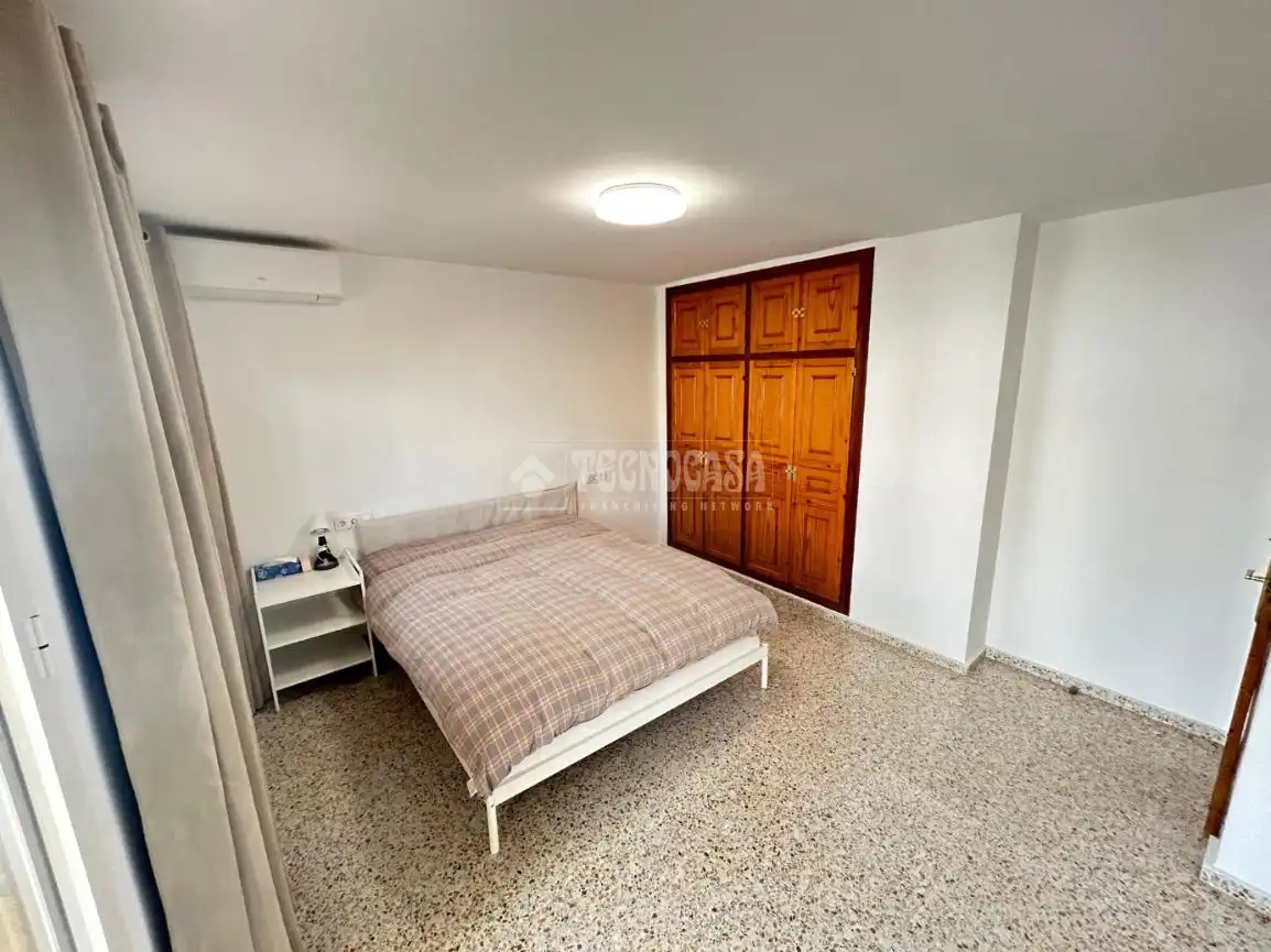 Schlafzimmer von Einfamilien-Reihenhaus zum Verkauf in Fuengirola mit Klimaanlage, Terrasse und Abstellraum